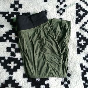 Lucy Womens Green Jogger Capri Leggings